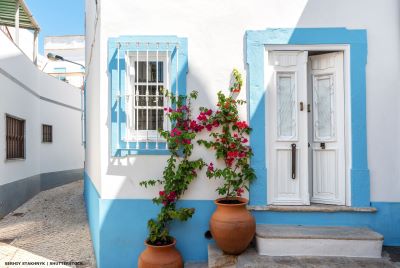 Cobbled alley with bright Algarvean houses