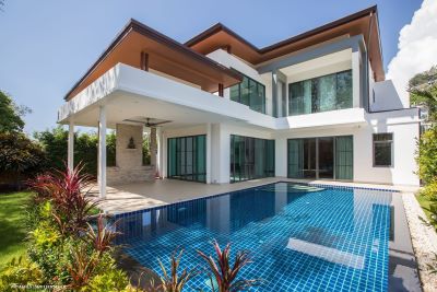 Villa with pool and garden